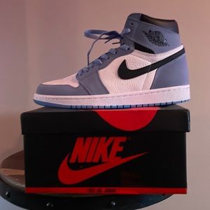 Jordan 1 university blue. Size 9.5. Good condition